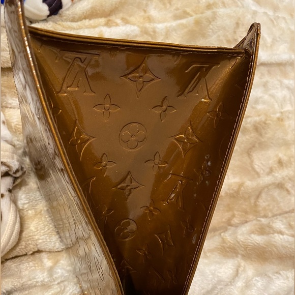 Authentic Louis Vuitton Vernis Forsyth
Bronze Hand bag - Picture 7 of 15